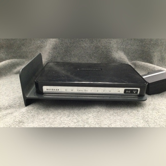 Netgear N750 Wireless Dual Band Gigabit Router Model WNDR4300 No instructions - Picture 4 of 7